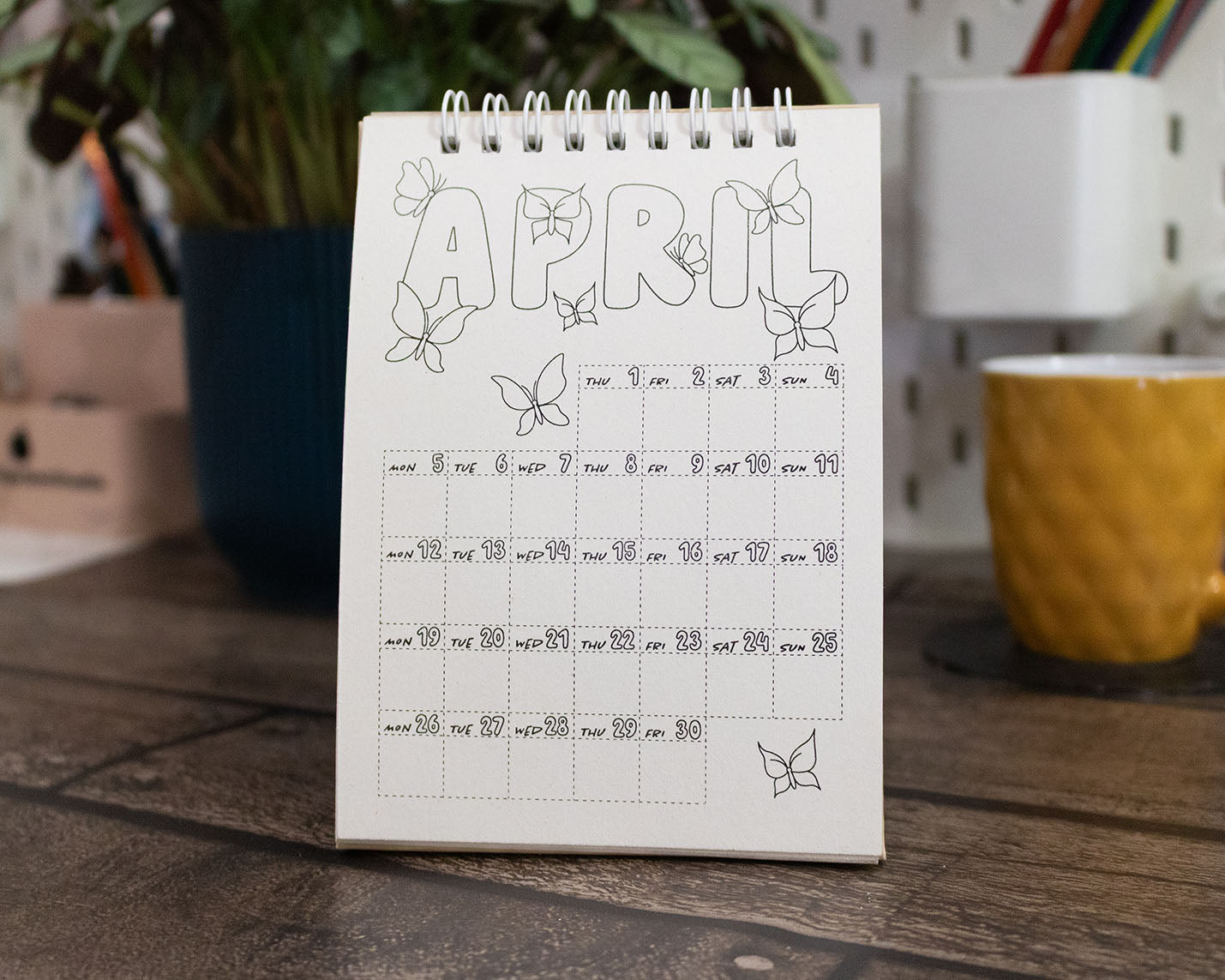 2027 Colouring Mini Desk Calendar with Journal Prompts