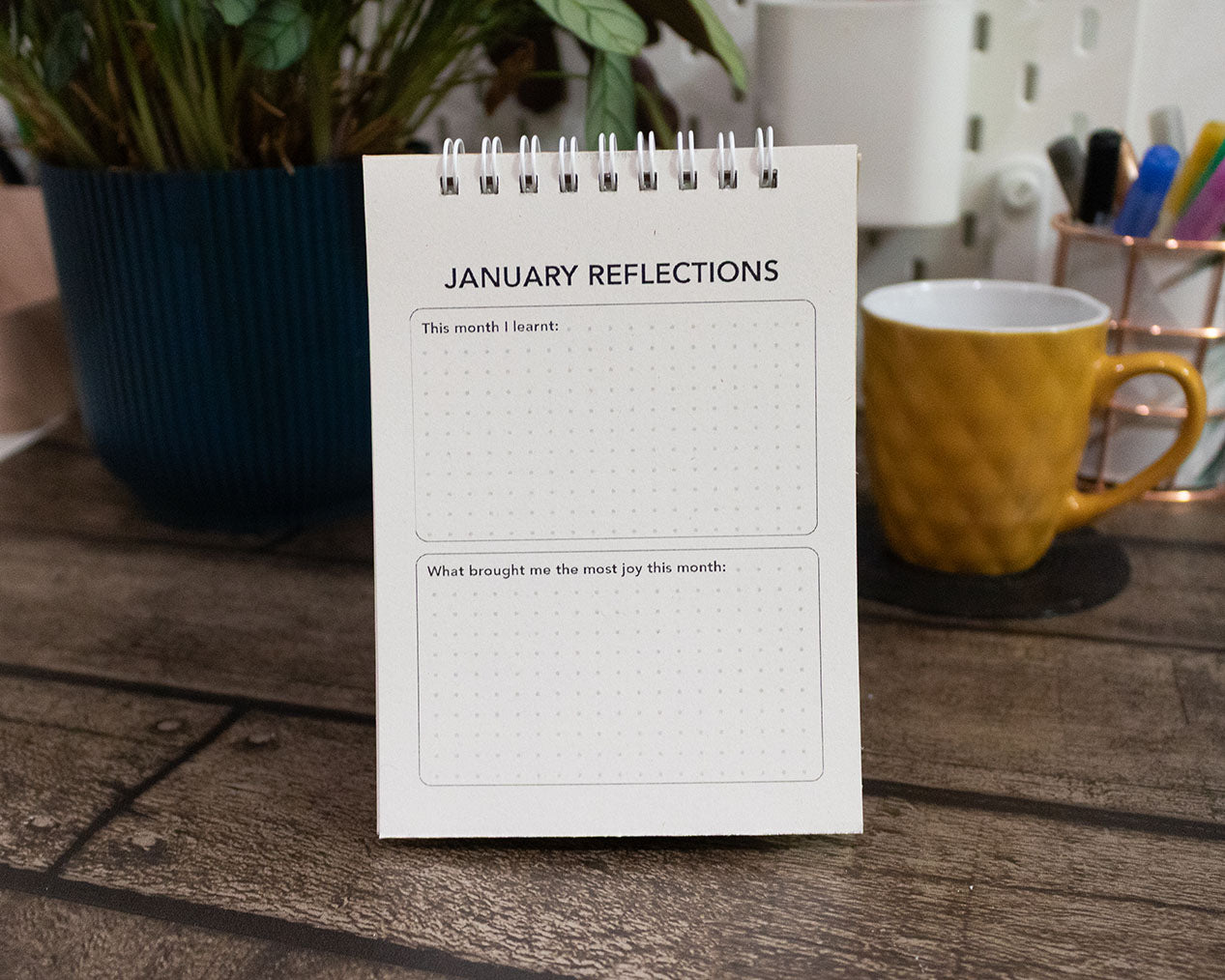 2027 Colouring Mini Desk Calendar with Journal Prompts