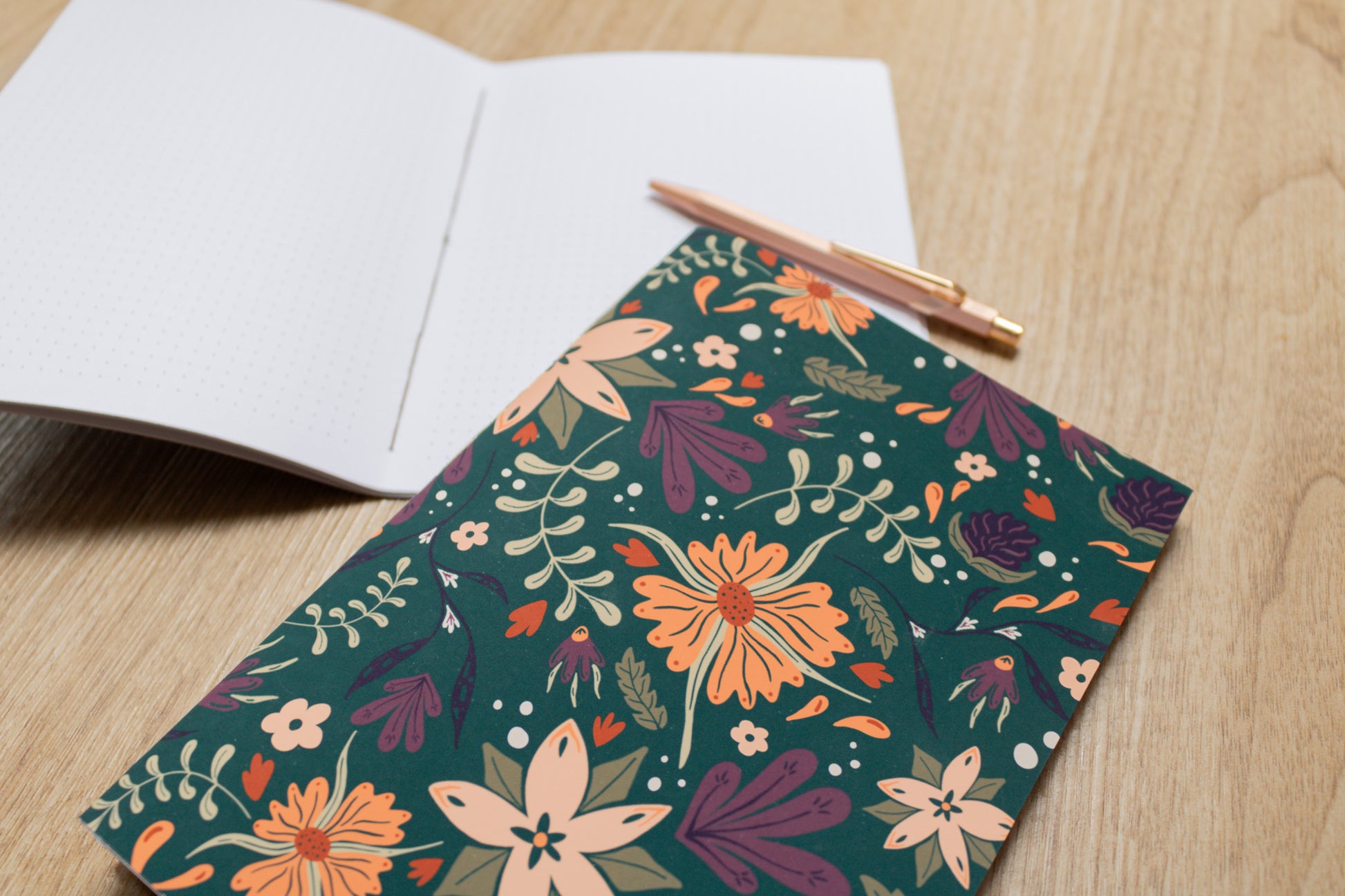 Handmade A5 notebook with autumnal floral design by MellowApricotStudio & KreativWerkstatt24 - close up