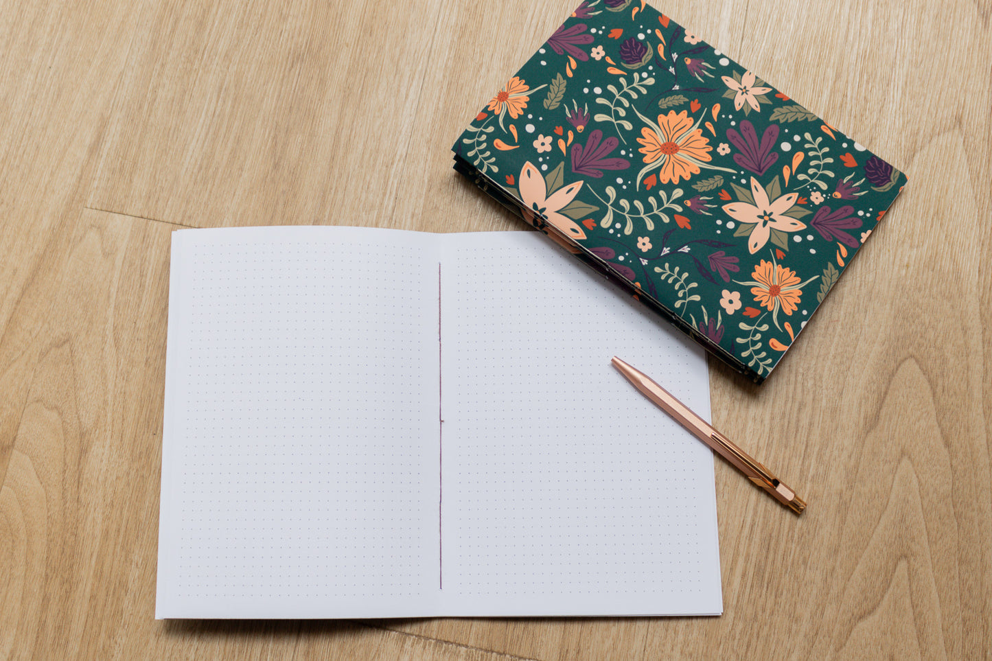 Handmade A5 notebook with autumnal floral design by MellowApricotStudio & KreativWerkstatt24 - dotted inner