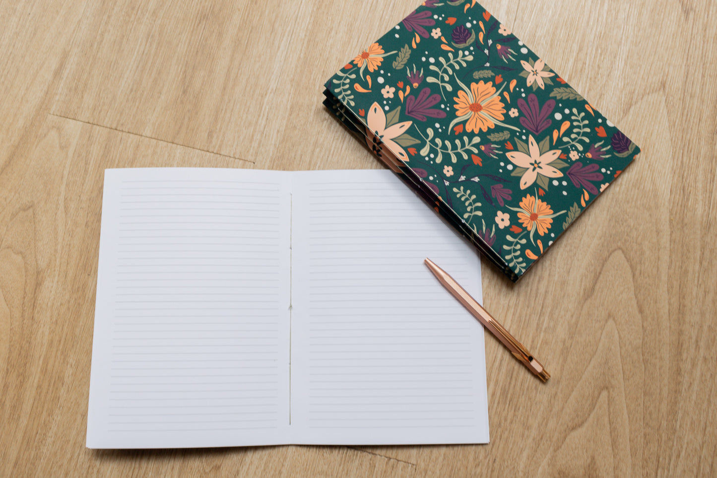 Handmade A5 notebook with autumnal floral design by MellowApricotStudio & KreativWerkstatt24 - lined inner