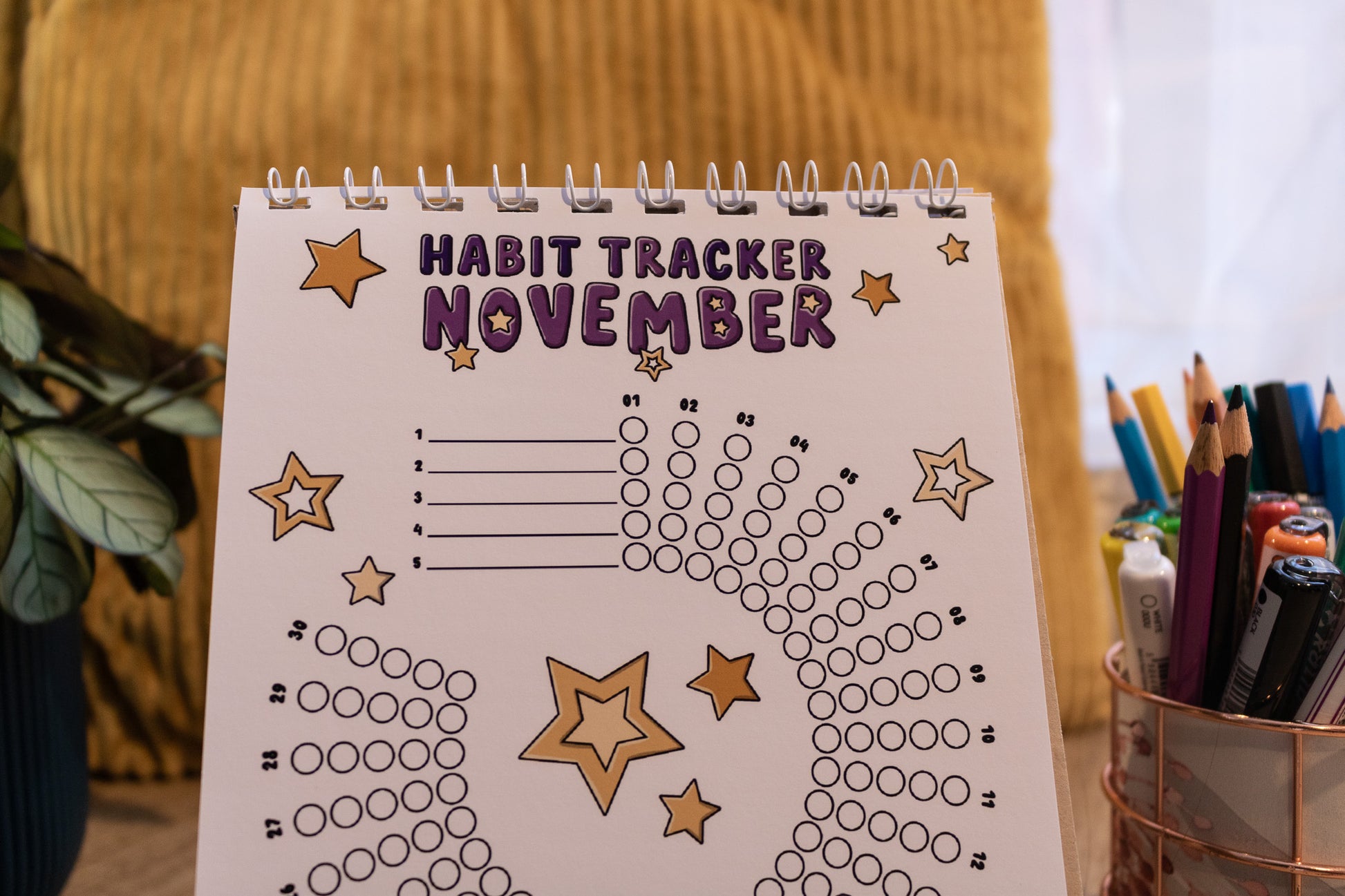 12-month Colouring Habit Tracker by MellowApricotStudio - A5 & A6 standing desk calendar - november page with stars